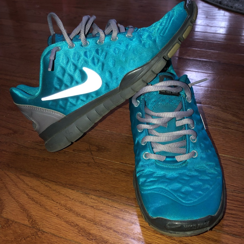 Electric blue nike free runs size 7.5 women’s